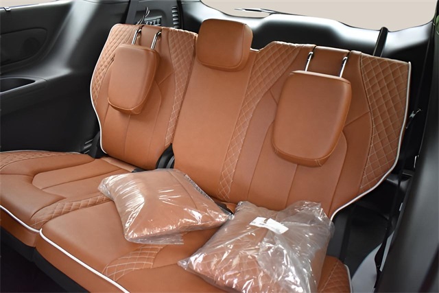 2025 Chrysler Pacifica Pinnacle photo 16