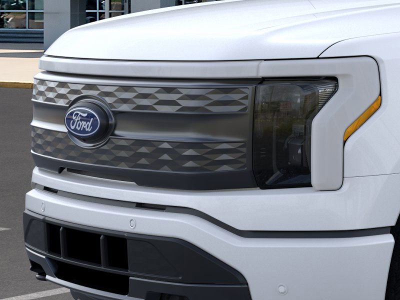 2025 Ford F-150 Lightning Lariat photo 17