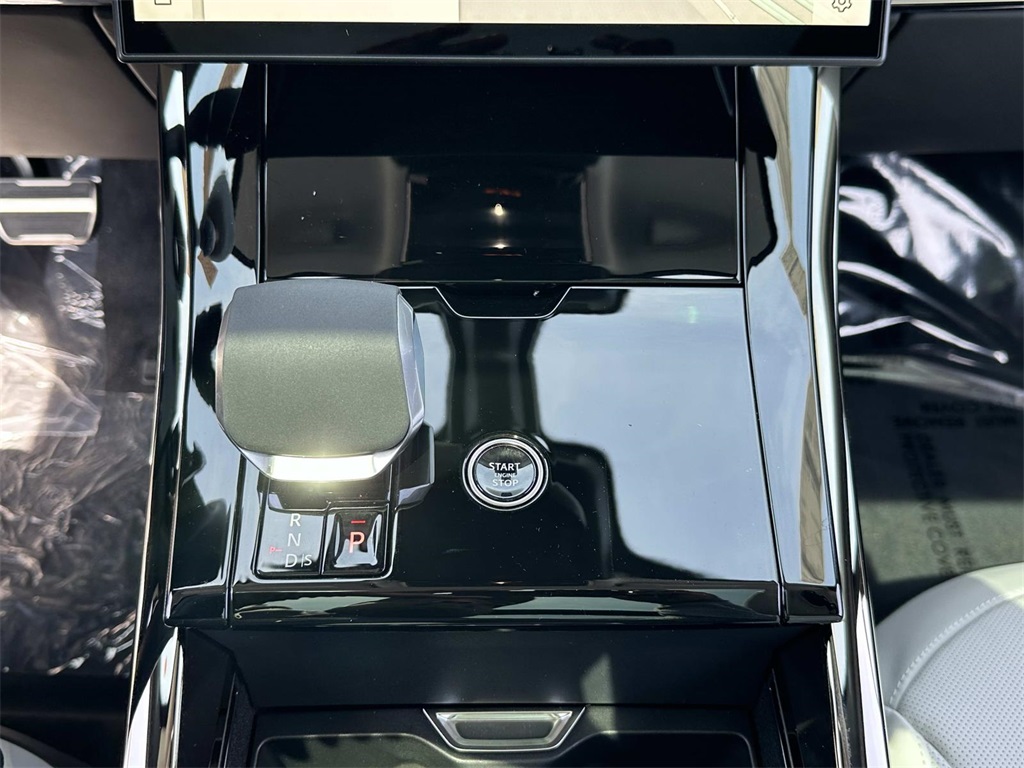 2025 Land Rover Range Rover Sport SE photo 2