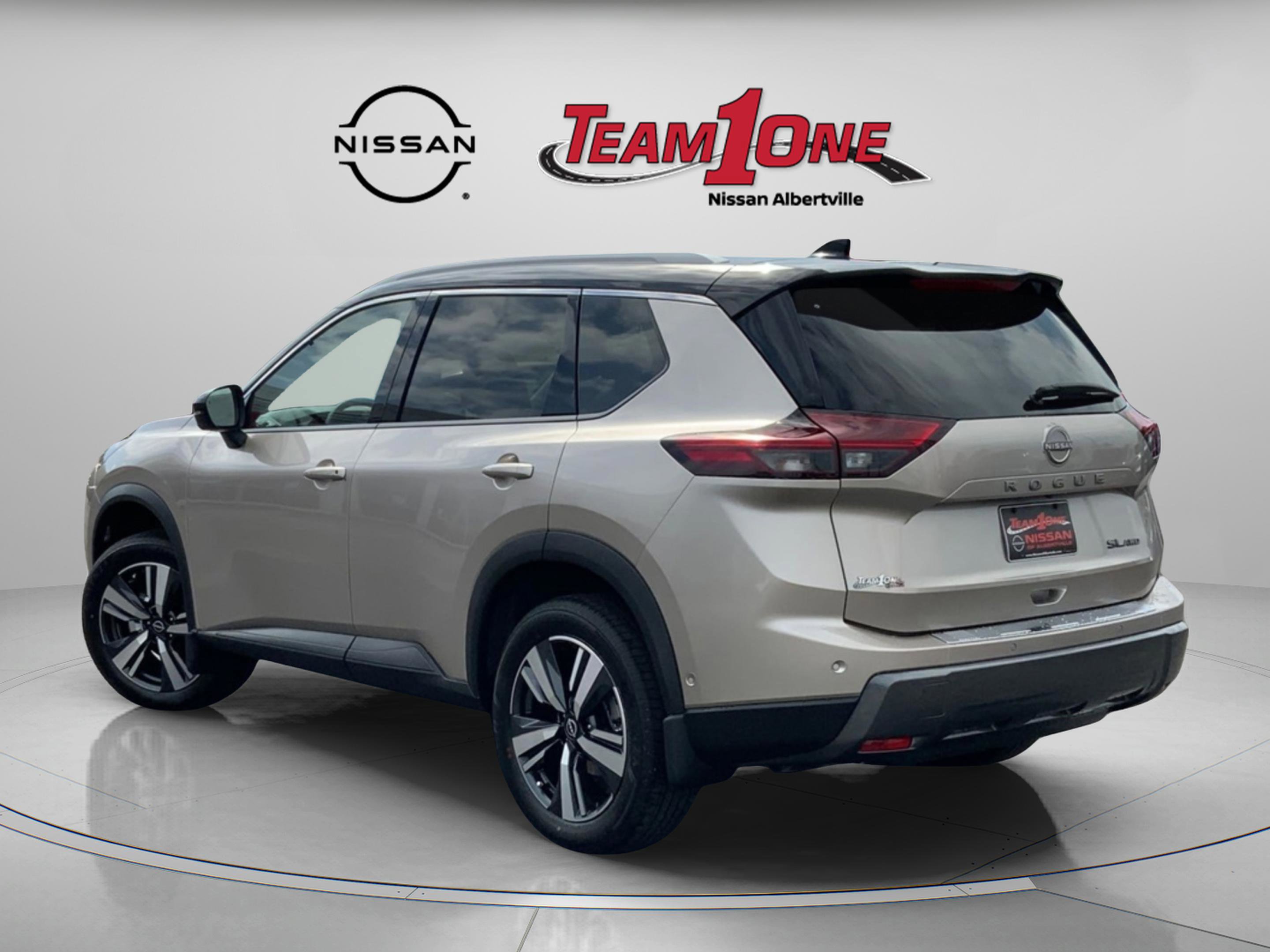 2025 Nissan Rogue SL photo 2