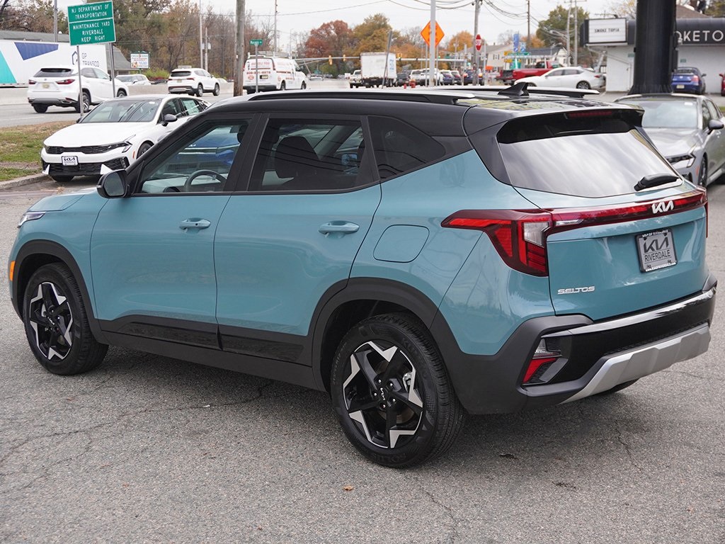 2025 Kia Seltos S photo 2