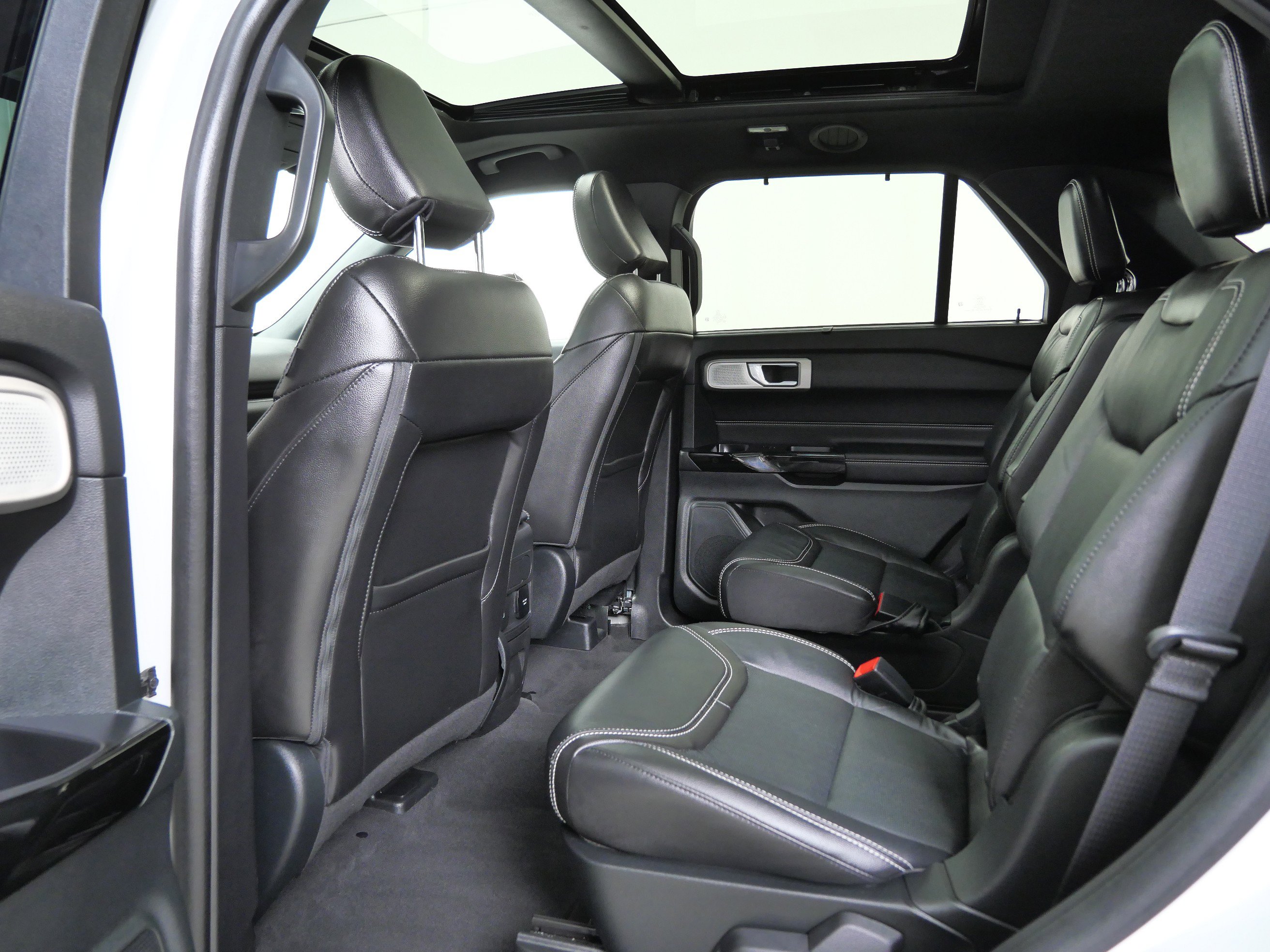 2022 Ford Explorer ST photo 14