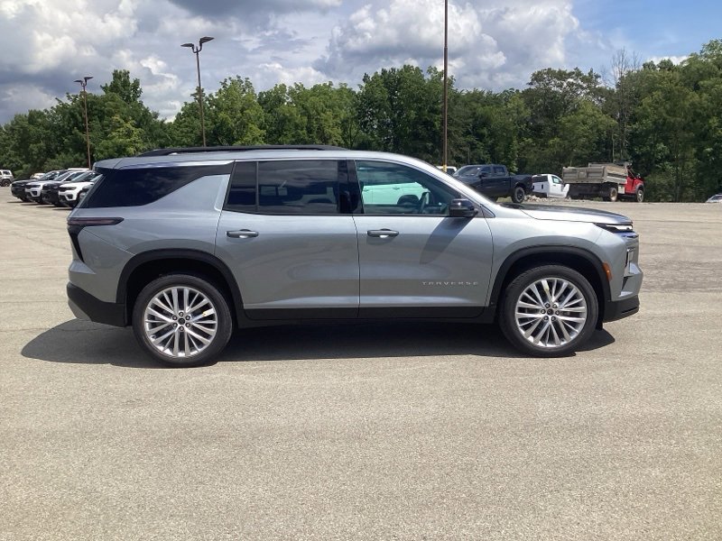 2026 Chevrolet Traverse photo 8