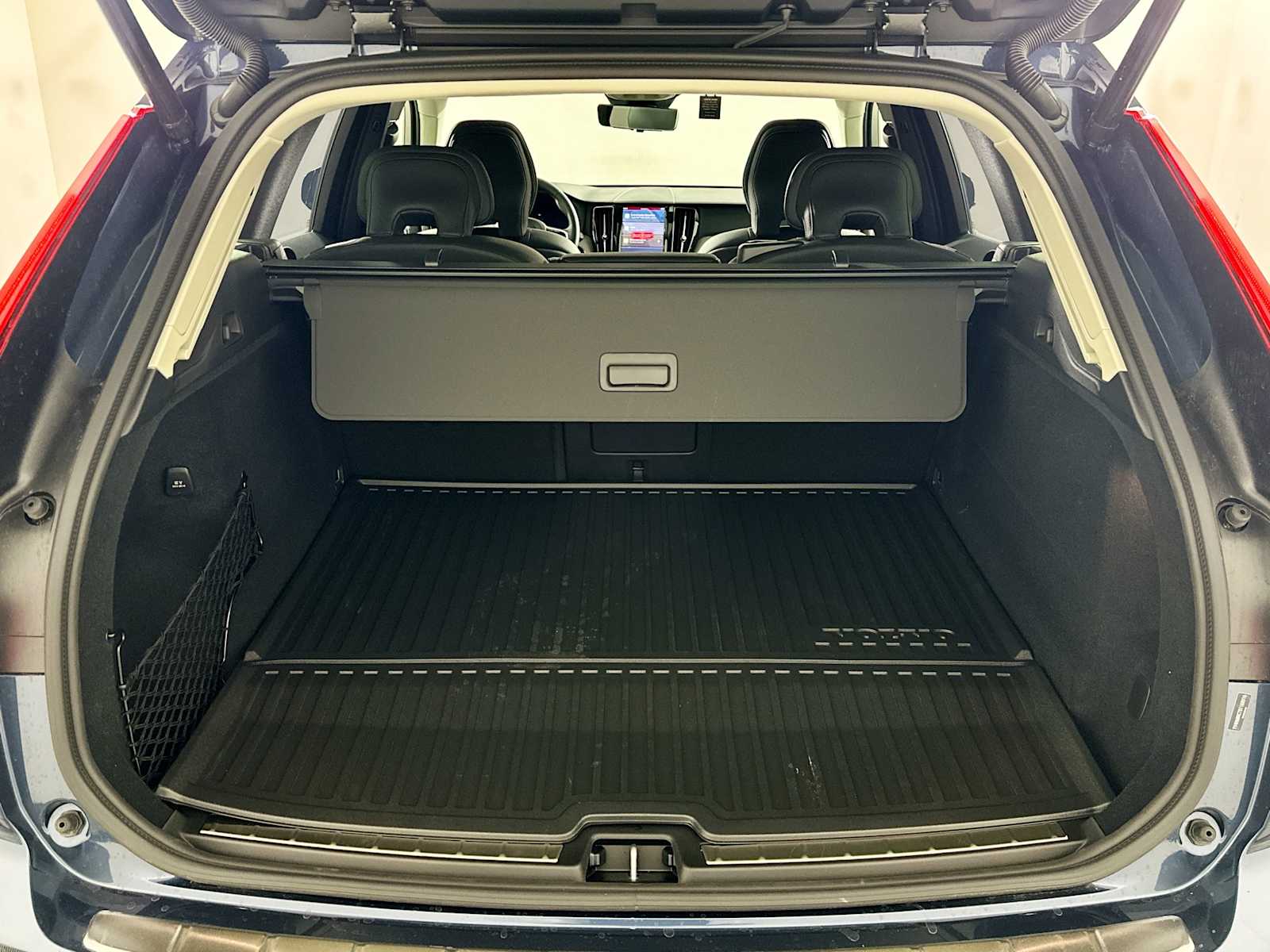 2025 Volvo XC60 T8 Plus photo 22