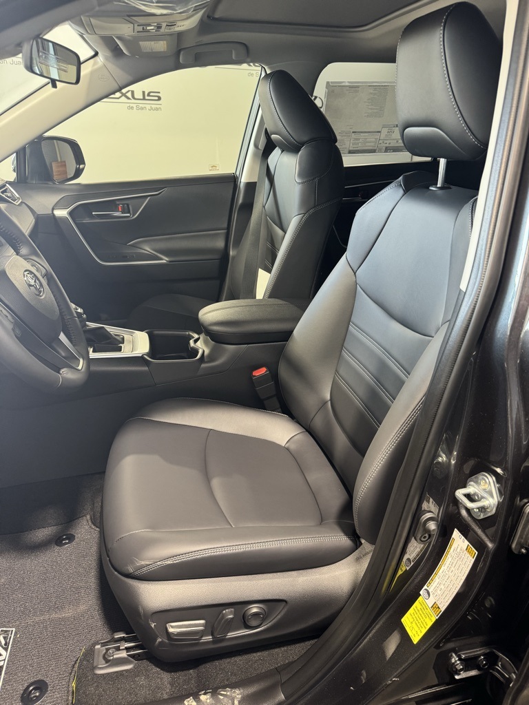 2025 Toyota RAV4 XLE Premium photo 31