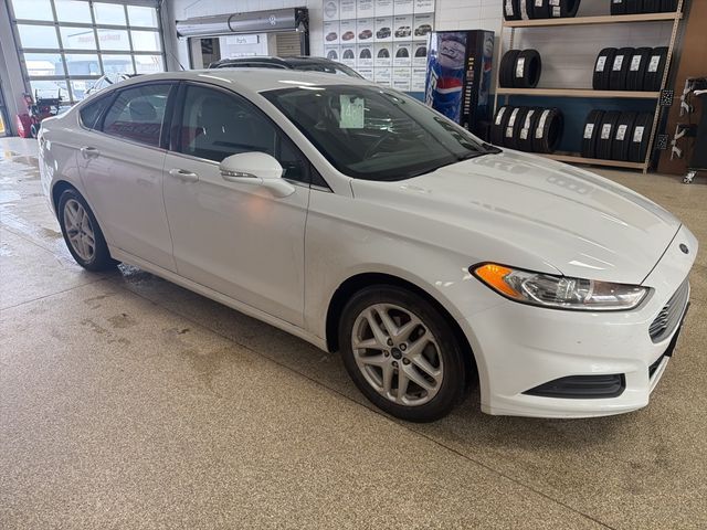2015 Ford Fusion SE's photo