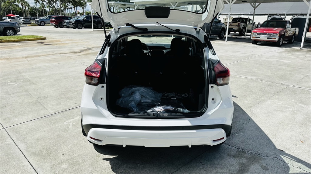 2025 Nissan Kicks Play S photo 24