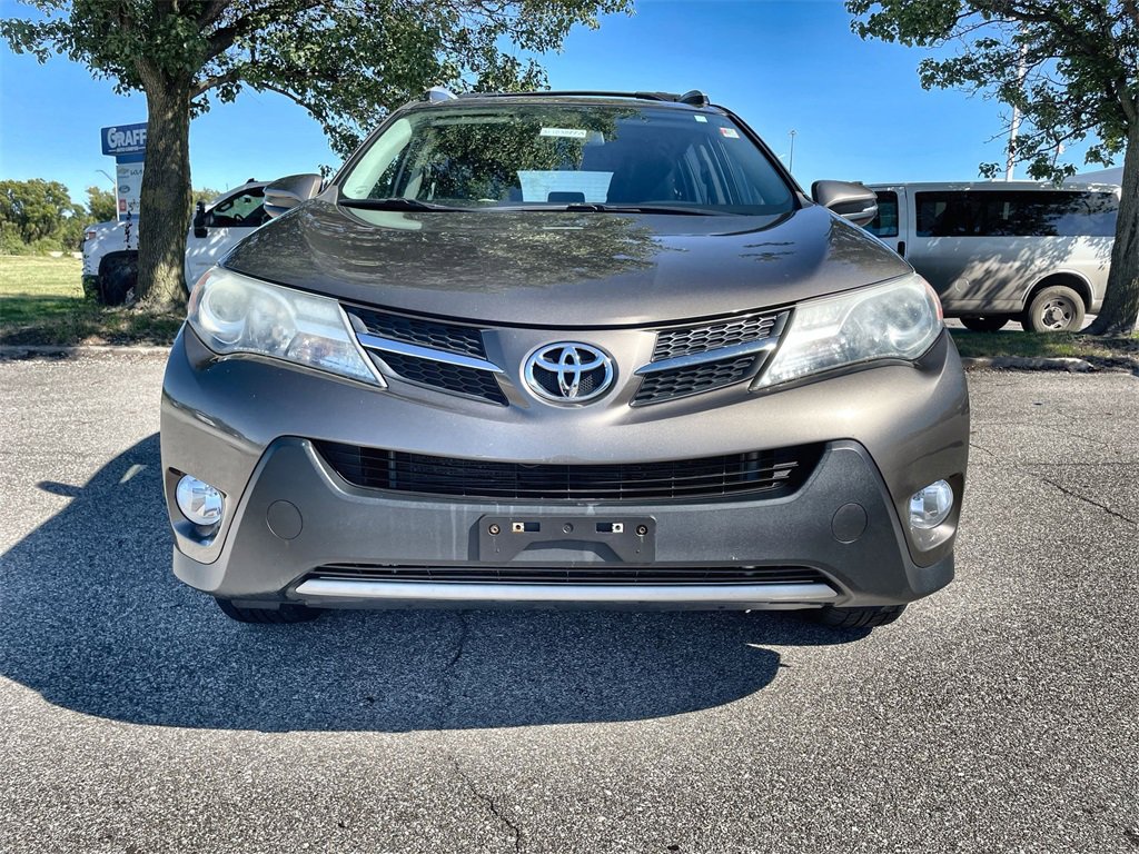 2015 Toyota RAV4 XLE photo 2