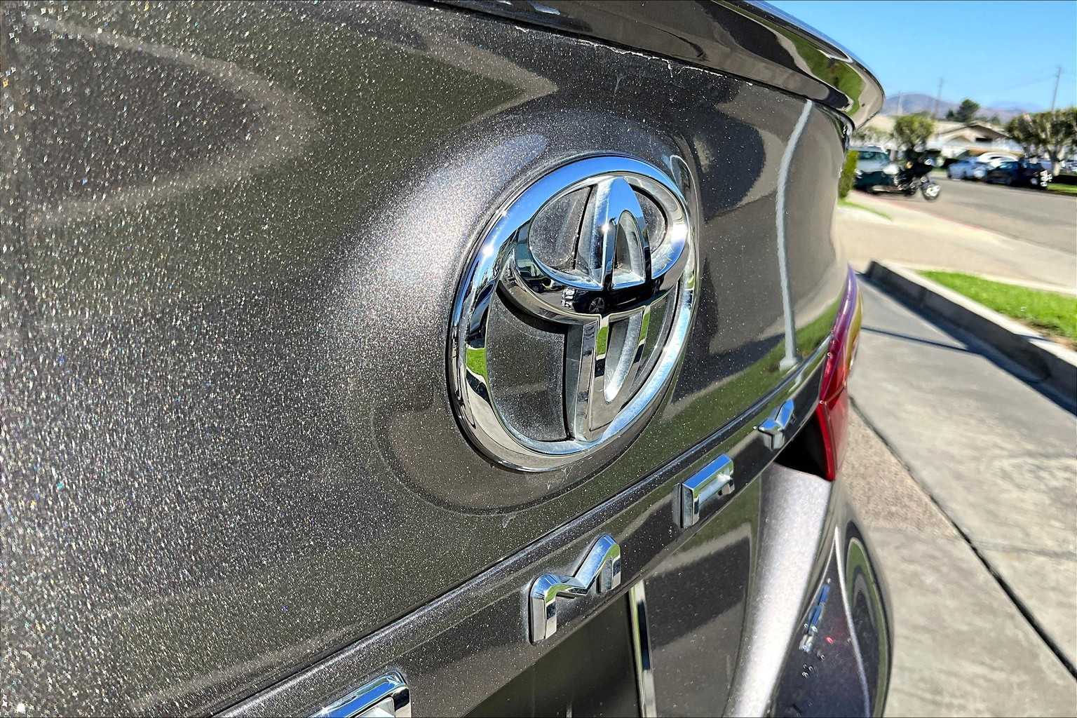 2020 Toyota Camry SE photo 27