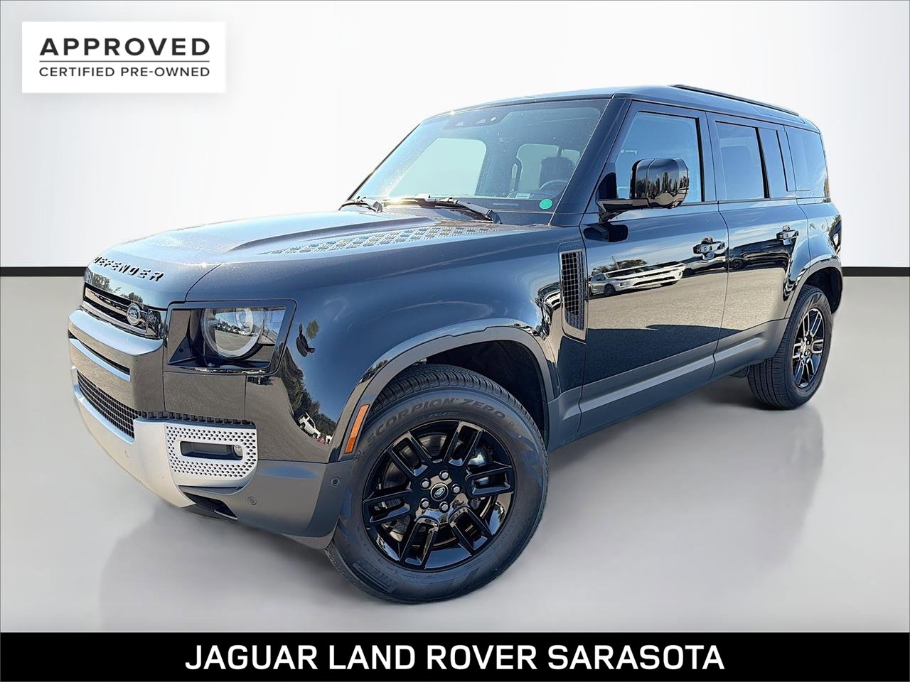 2025 Land Rover Defender S's photo