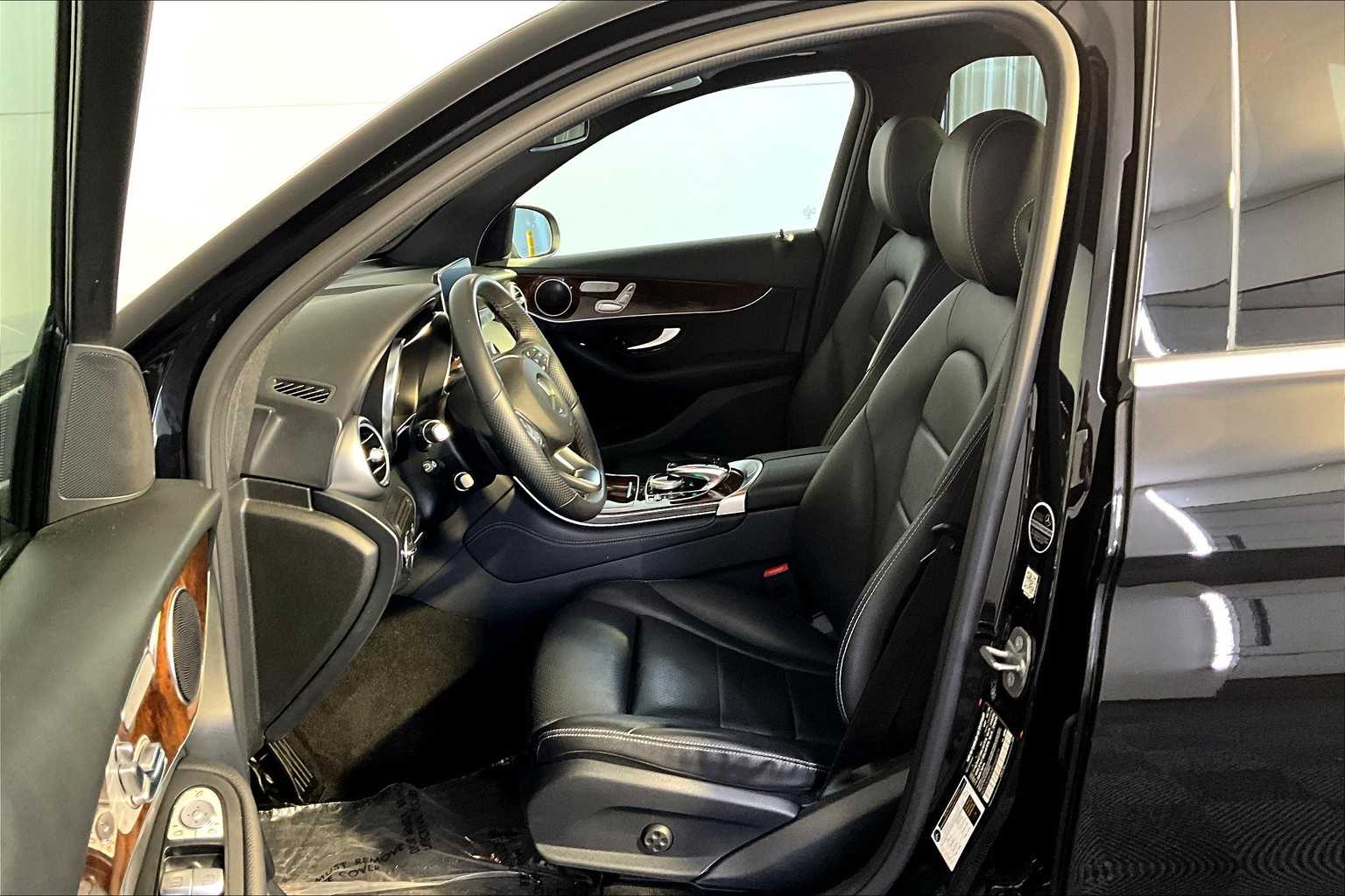 2019 Mercedes Benz GLC 300 4MATIC photo 5