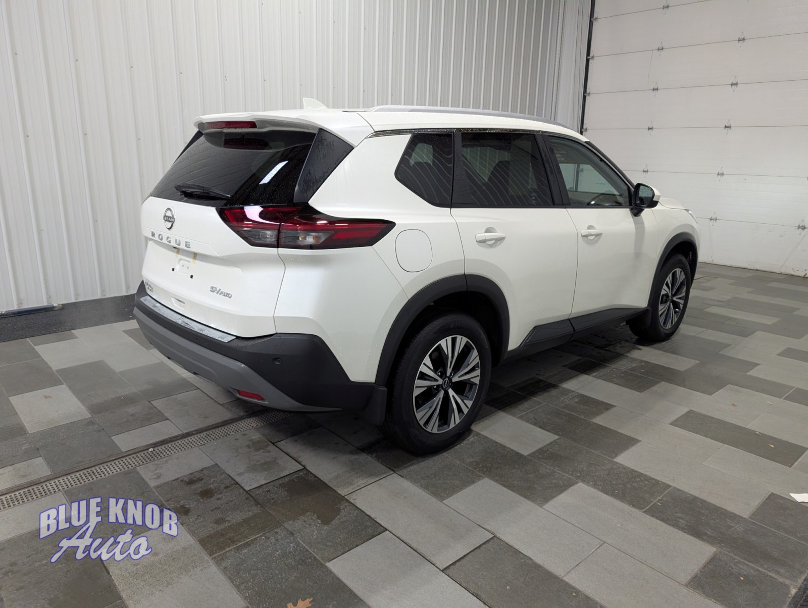 2023 Nissan Rogue SV photo 3