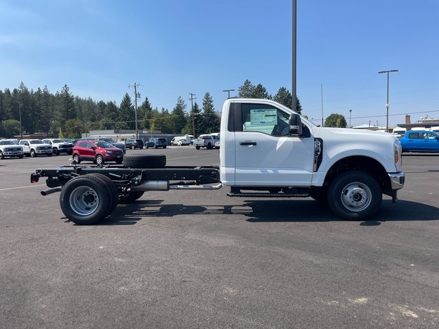 2025 Ford F-350 photo 9