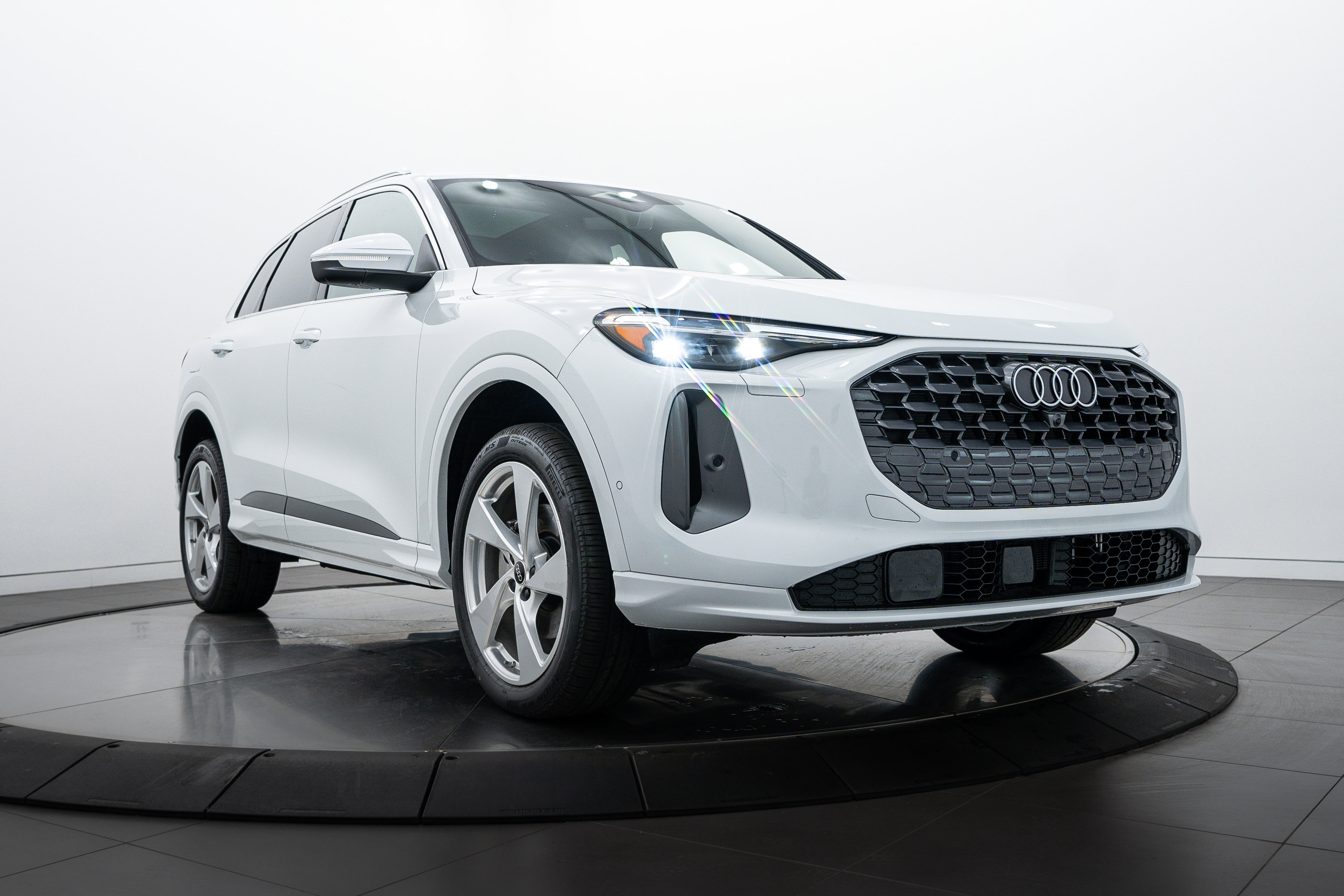 2025 Audi Q5 Premium Plus photo 2