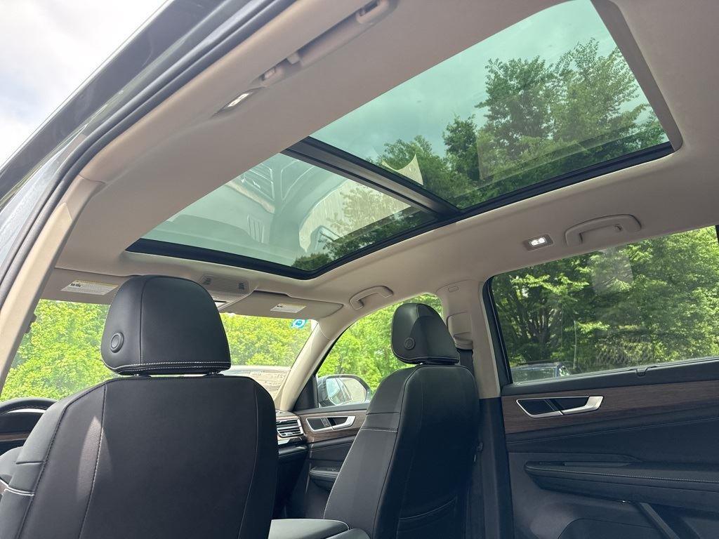 2025 Volkswagen Atlas SEL photo 24
