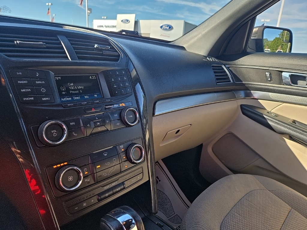 2018 Ford Explorer XLT photo 17