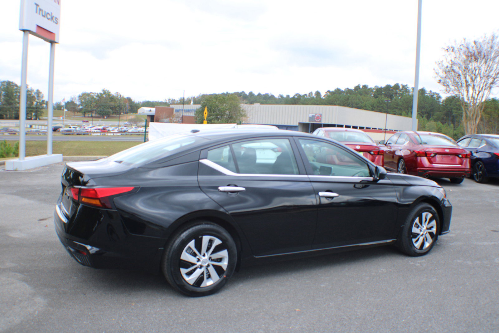 2025 Nissan Altima S photo 2