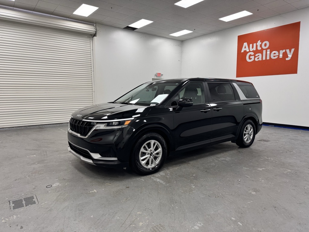 2024 Kia Carnival LX photo 3
