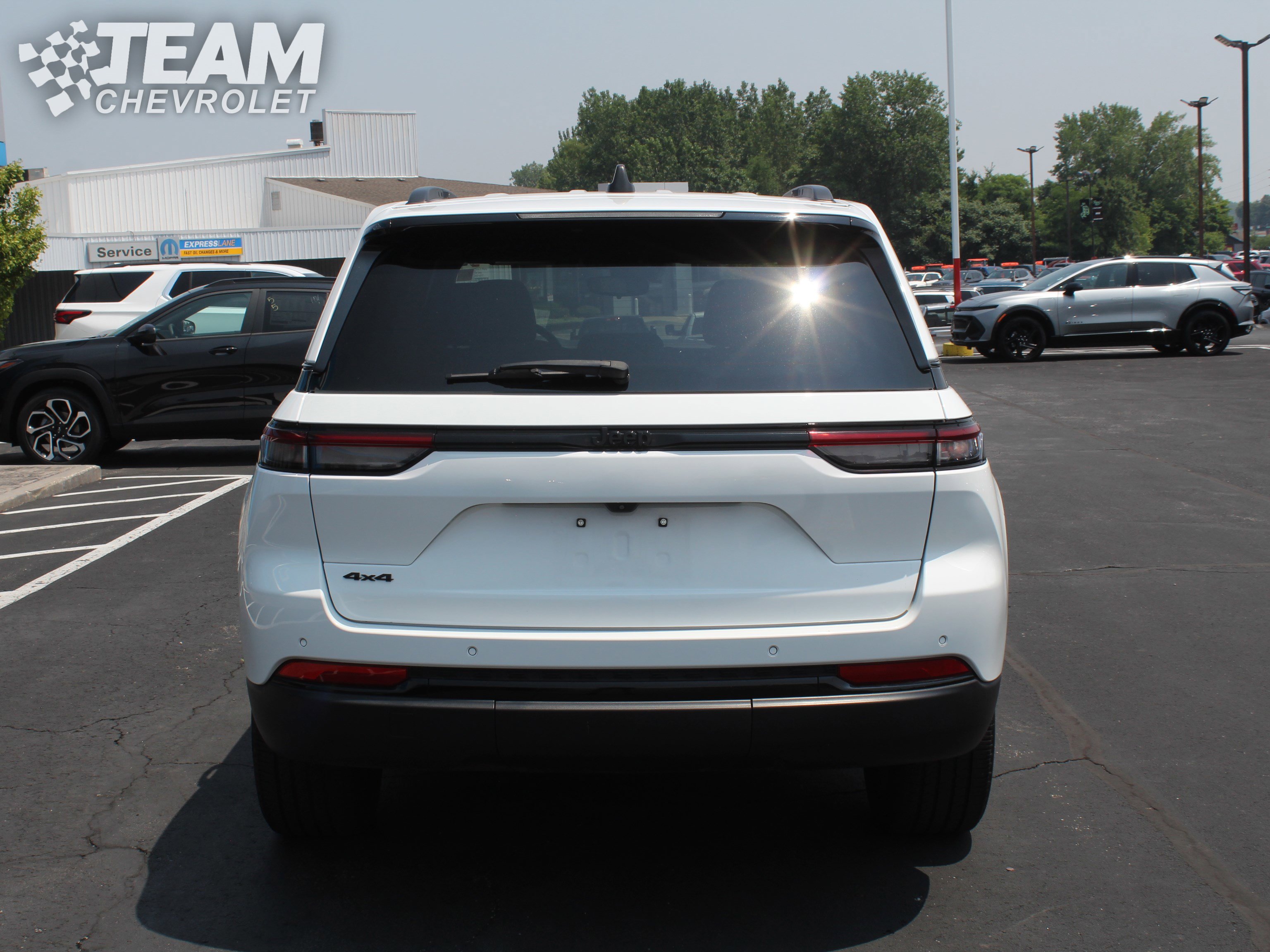 2023 Jeep Grand Cherokee Altitude photo 4