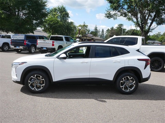 2025 Chevrolet Trax LT photo 4