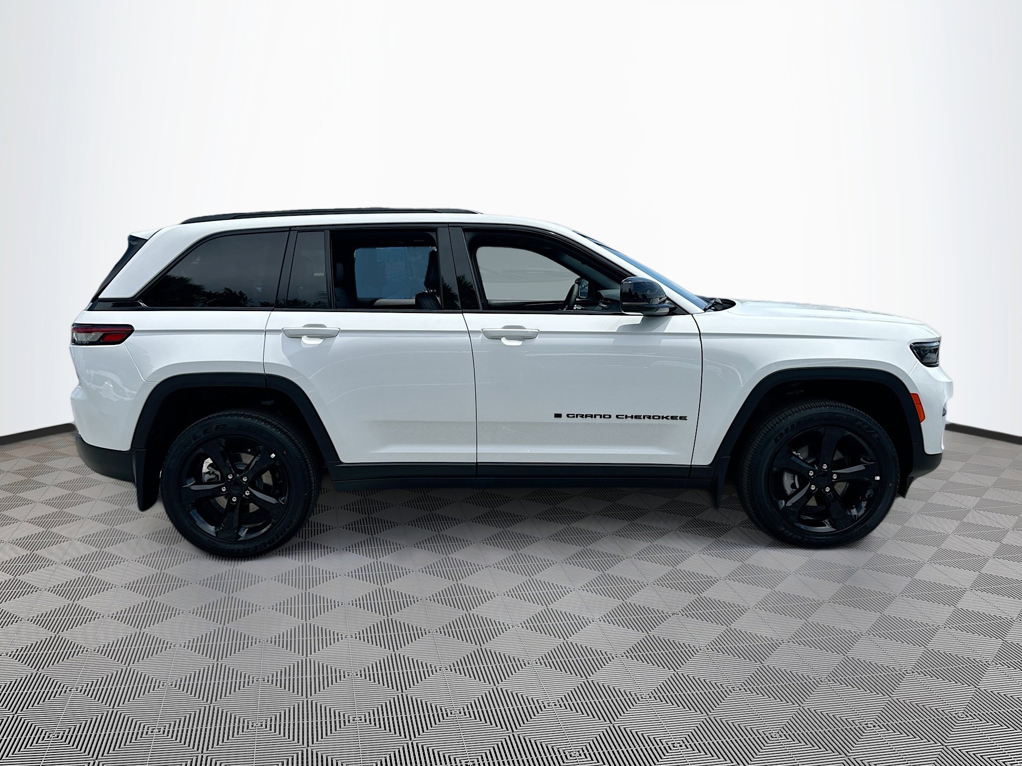 2025 Jeep Grand Cherokee Altitude X photo 3
