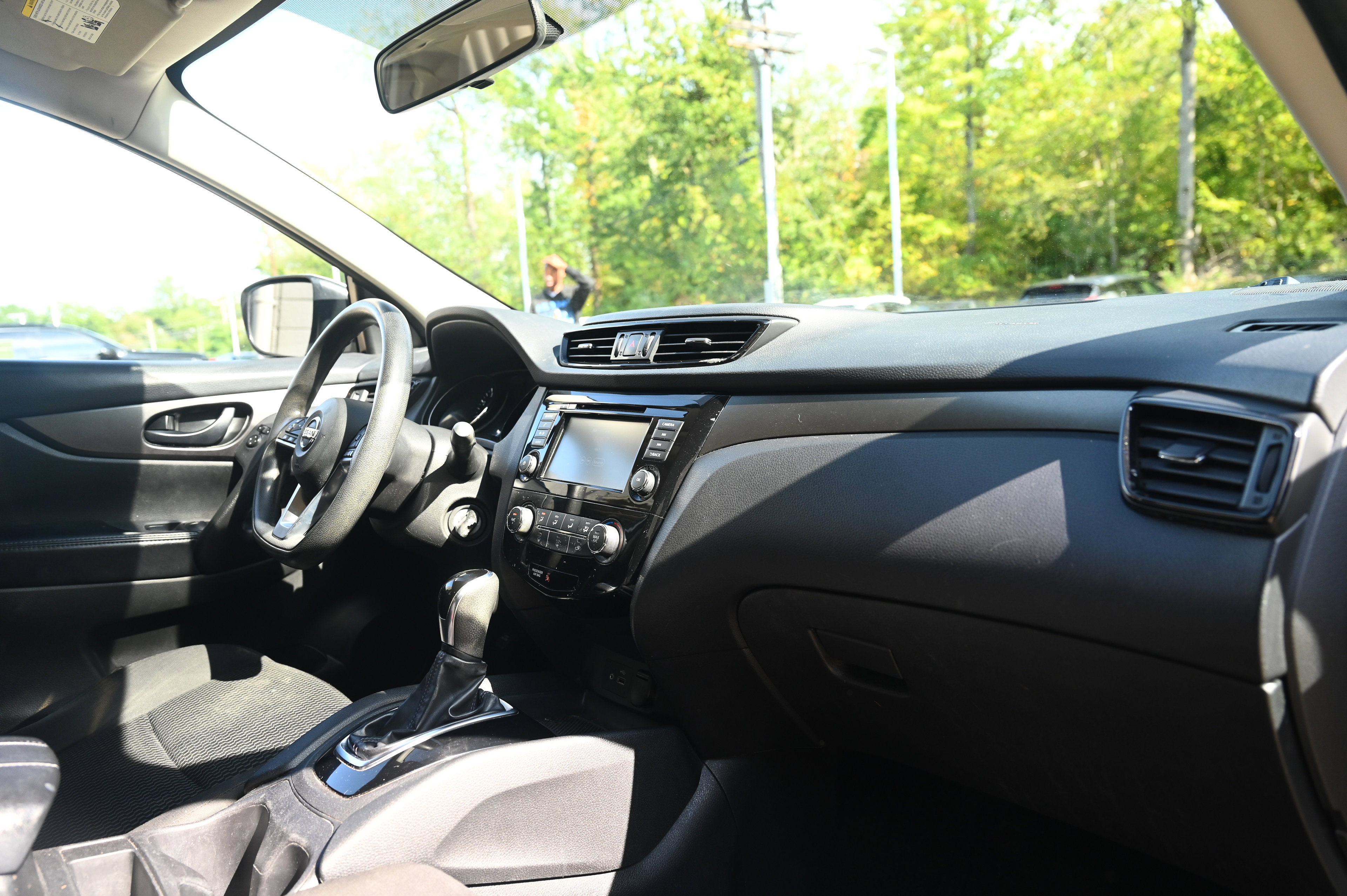 2019 Nissan Rogue Sport S photo 25