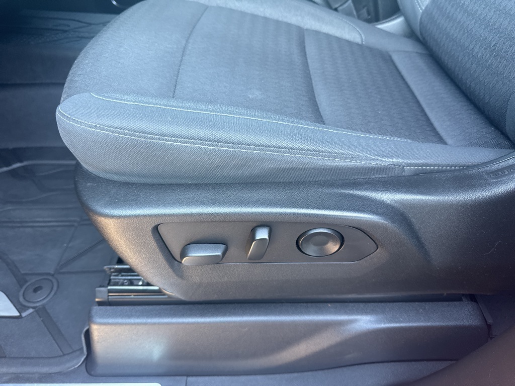 2022 Chevrolet Silverado 1500 LT photo 14