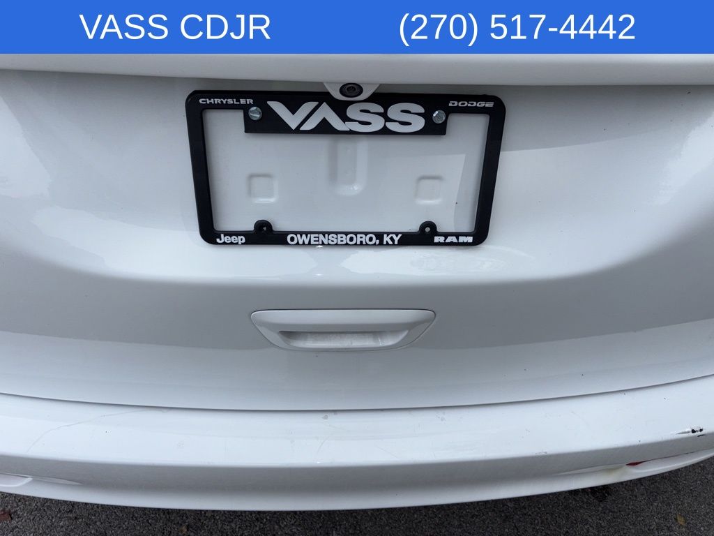 2022 Chrysler Voyager LX photo 3