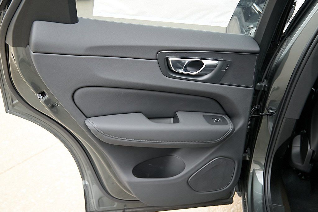 2026 VOLVO XC60 - Image 18