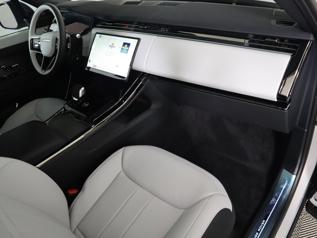 2025 Land Rover Range Rover Sport SE photo 15