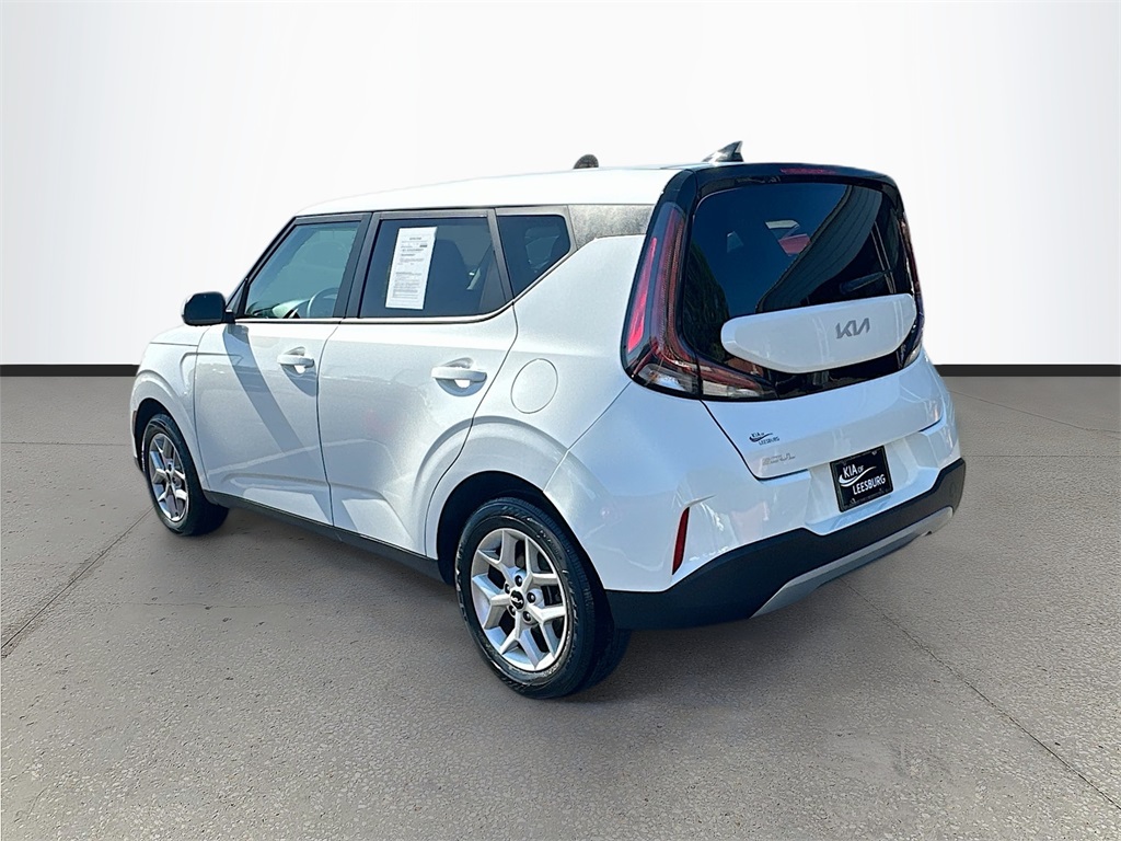 2024 Kia Soul LX photo 3