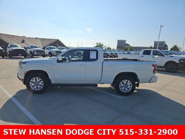 2022 Nissan Frontier SV's photo