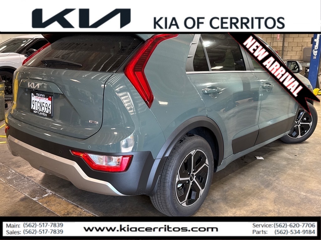 2025 Kia Niro EX photo 3
