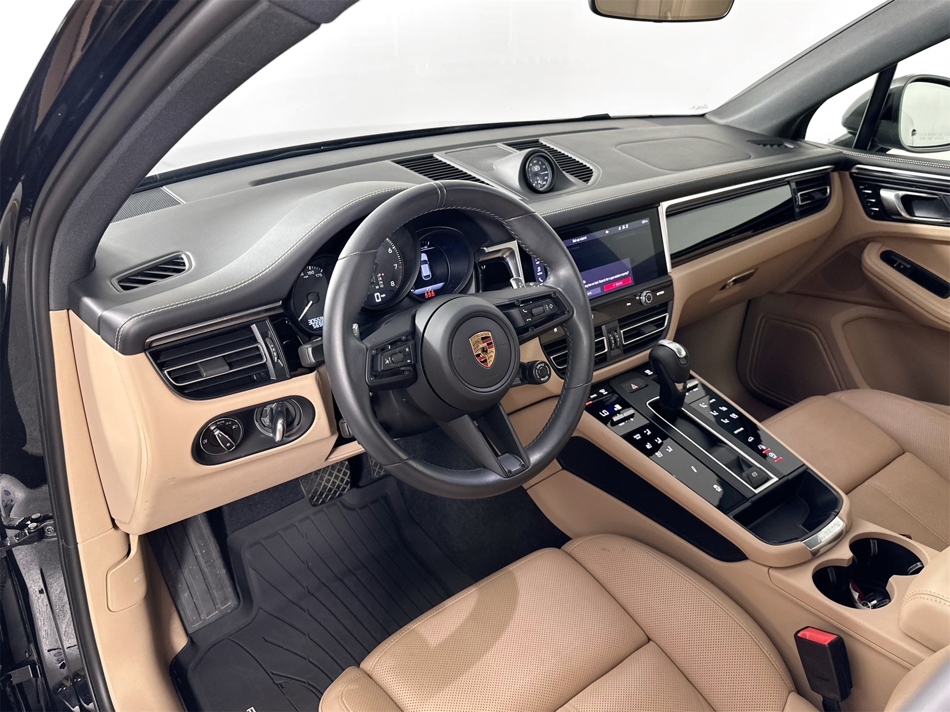 2023 Porsche Macan T photo 4
