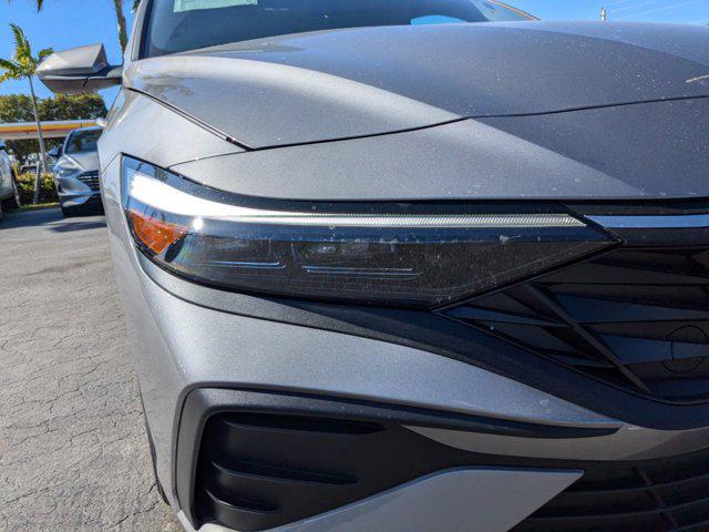 2025 Hyundai Elantra SE photo 9