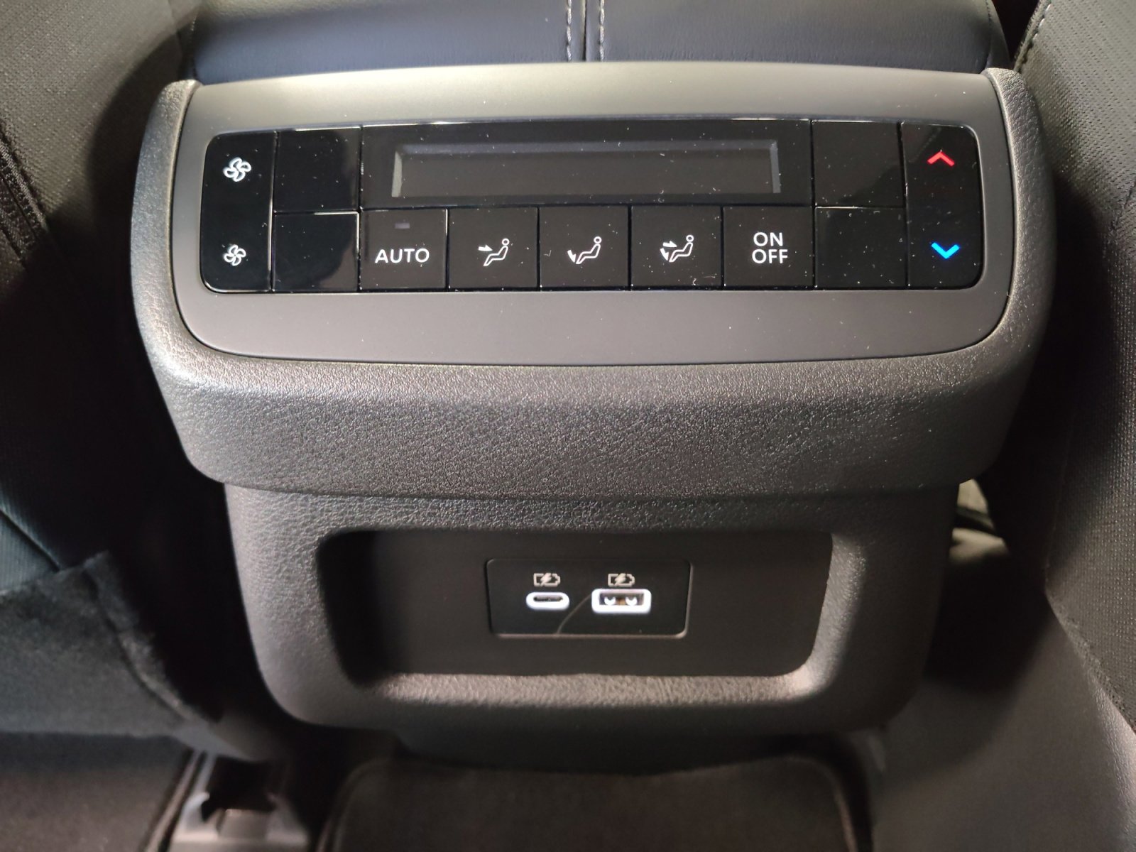 2025 Nissan Pathfinder SV photo 30