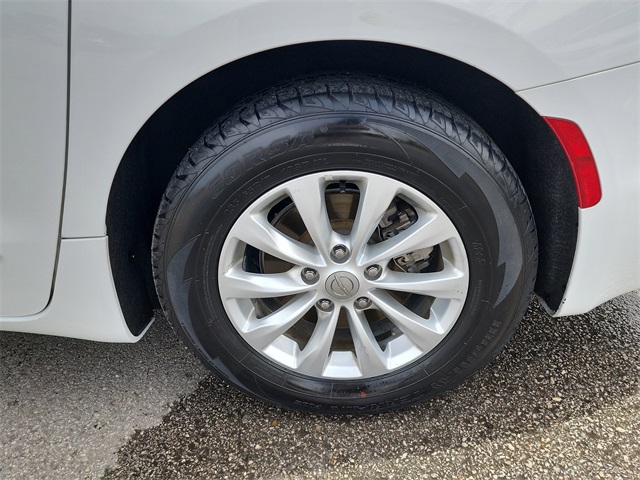 2020 Chrysler Pacifica Touring L photo 28