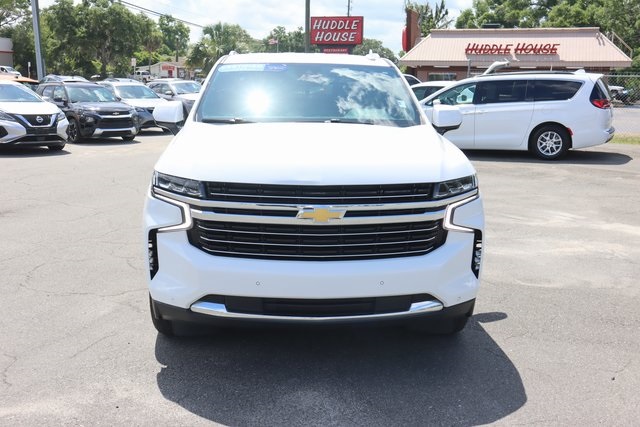 2023 Chevrolet Suburban LT photo 2