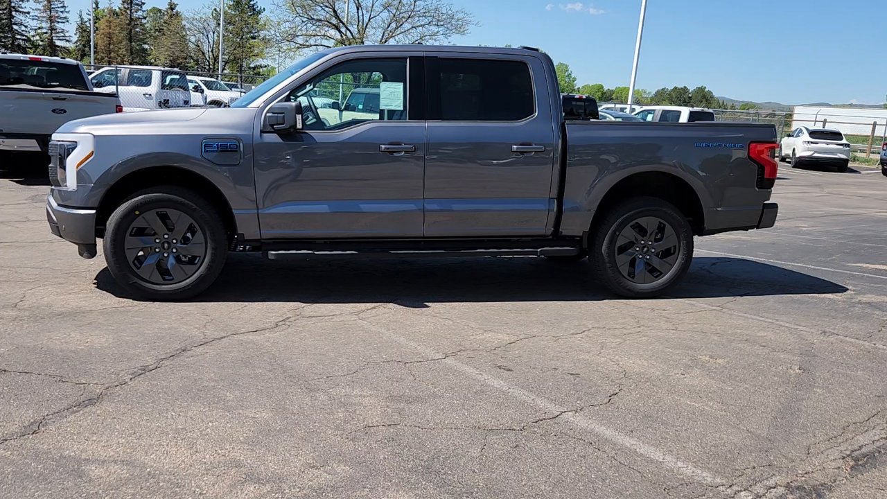 2025 Ford F-150 Lightning photo 3