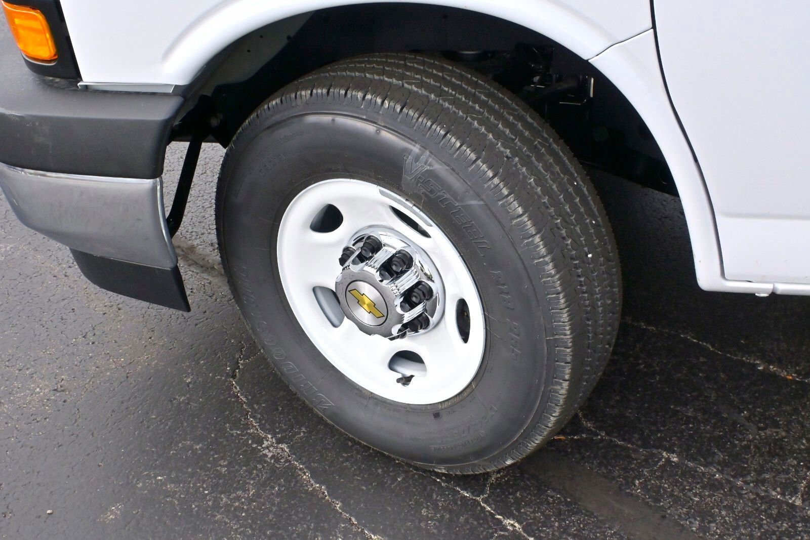2025 Chevrolet Express Cargo Van Work photo 3