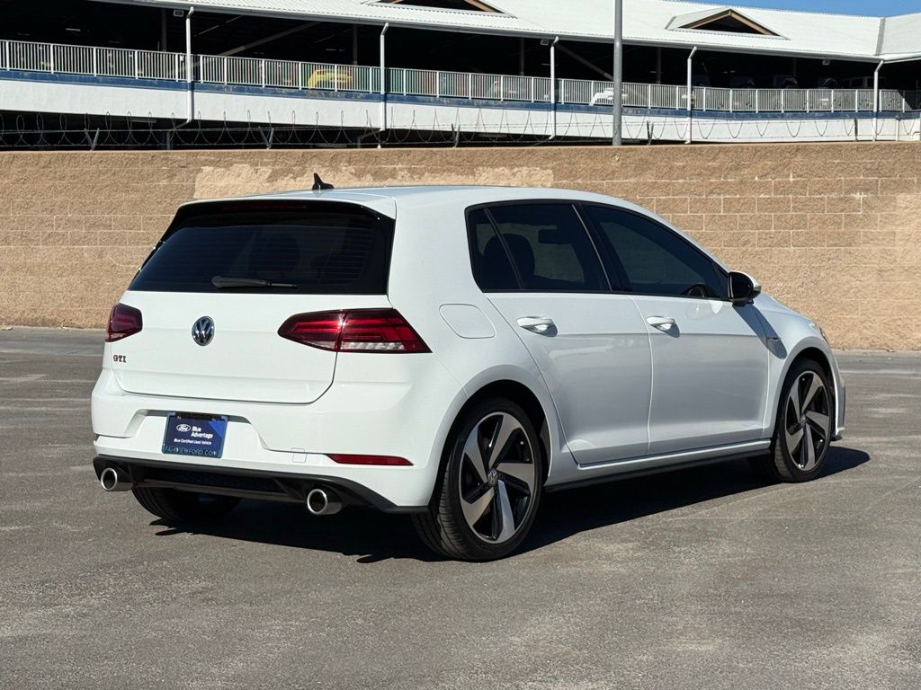 2019 Volkswagen Golf GTI SE photo 3