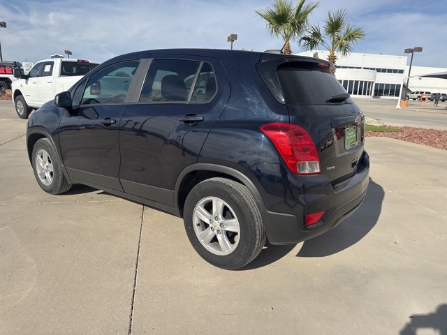 2021 Chevrolet Trax LS photo 3
