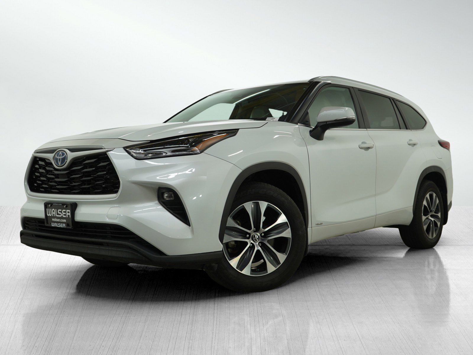 Used 2023 Toyota Highlander XLE with VIN 5TDKBRCH8PS576029 for sale in Brainerd, Minnesota