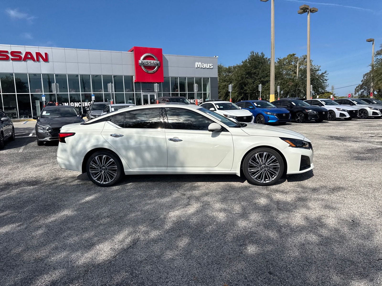 2025 Nissan Altima 2.5 SL photo 4