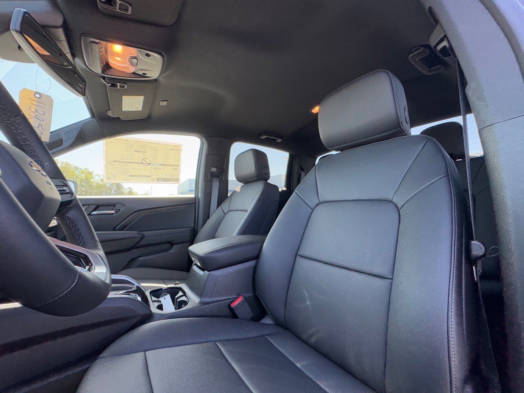 2025 Chevrolet Colorado Work Truck LT photo 11