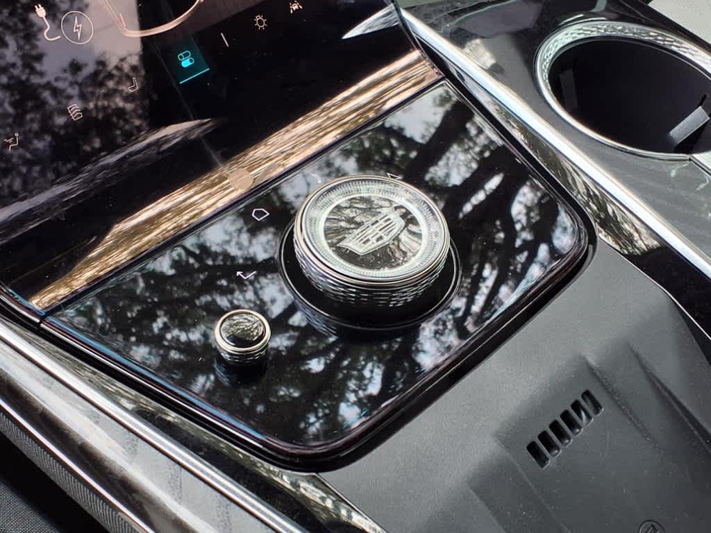 2025 Cadillac Escalade IQ Luxury photo 8