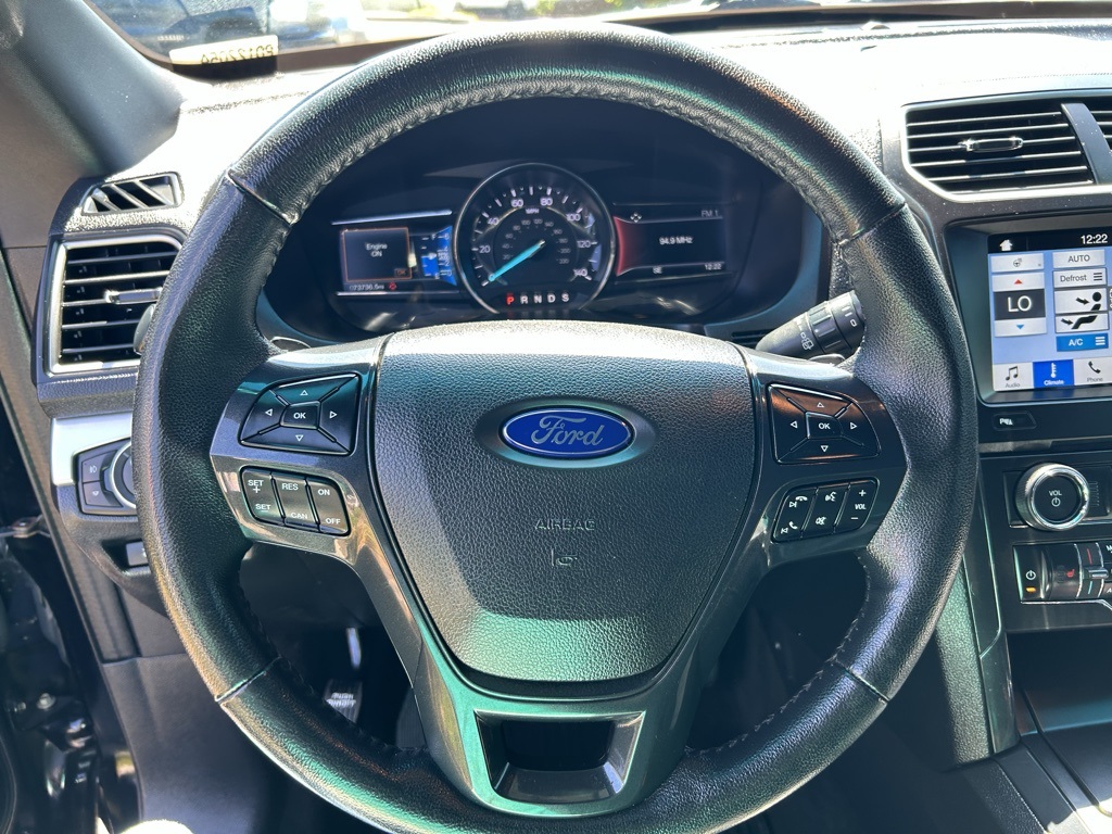2017 Ford Explorer XLT photo 13