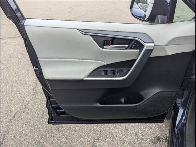 2023 Toyota RAV4 XLE Premium photo 7
