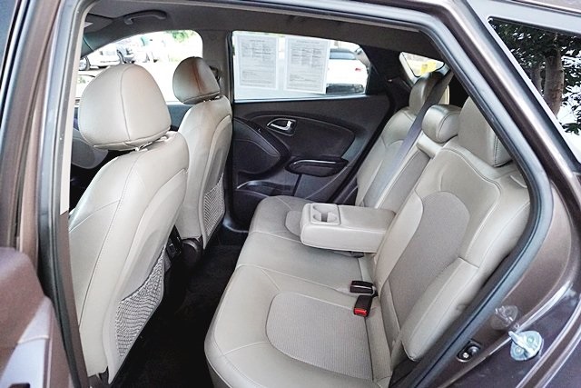 Used 2015 Brown Hyundai SE image 15