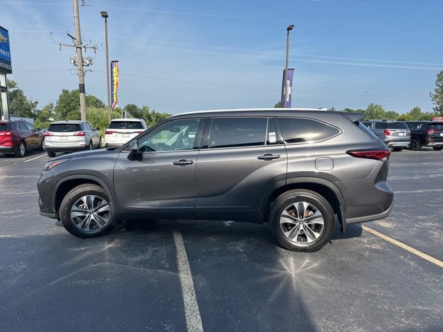 2022 Toyota Highlander XLE photo 3